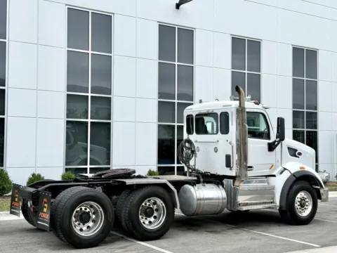 More photos of 2017 PETERBILT 567 at Forge Truck Centers - Illinois, IL