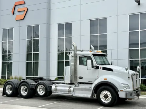 Photos of 2016 KENWORTH T880 for sale in New Lenox, IL at Forge Truck Centers - Illinois