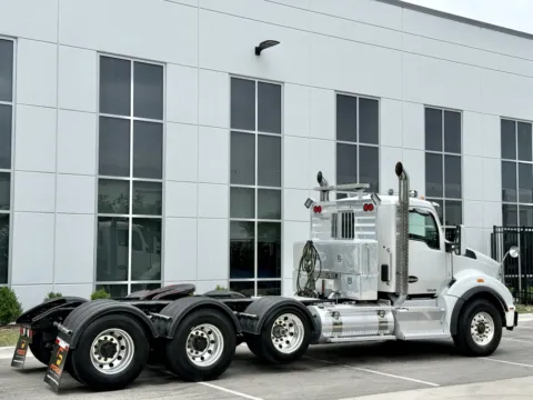 More photos of 2016 KENWORTH T880 at Forge Truck Centers - Illinois, IL