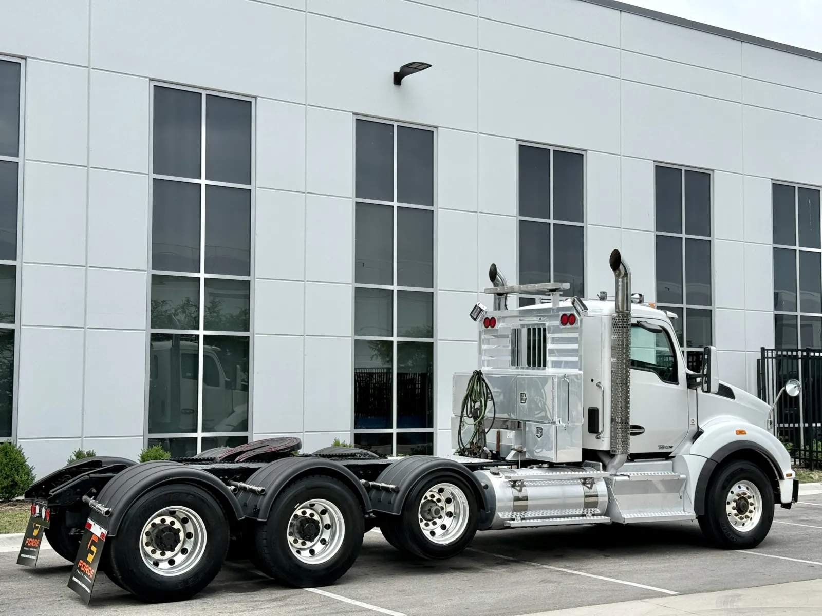2016 Kenworth T880 in New Lenox, IL — photo 5