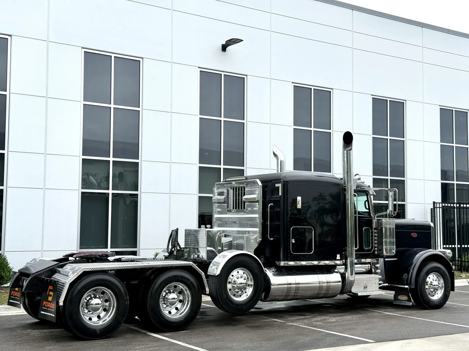 2014 Peterbilt 389 in New Lenox, IL — photo 5