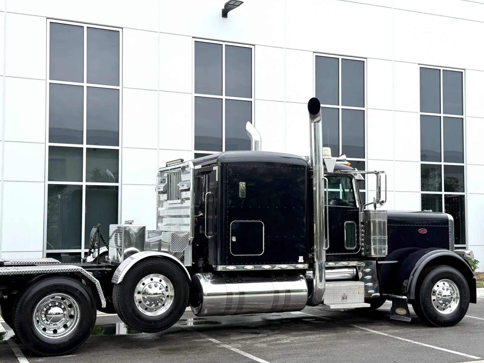 2014 Peterbilt 389 in New Lenox, IL — photo 7