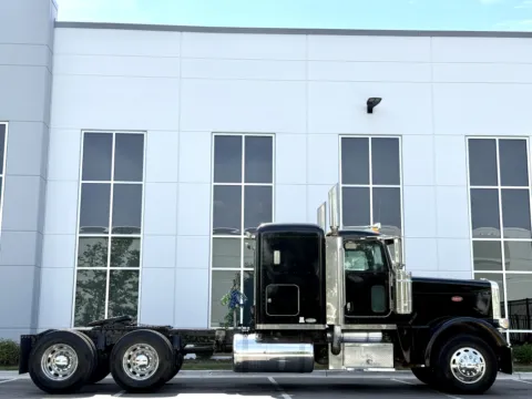 Another view of 2008 PETERBILT 388 for sale in New Lenox, IL at Forge Truck Centers - Illinois