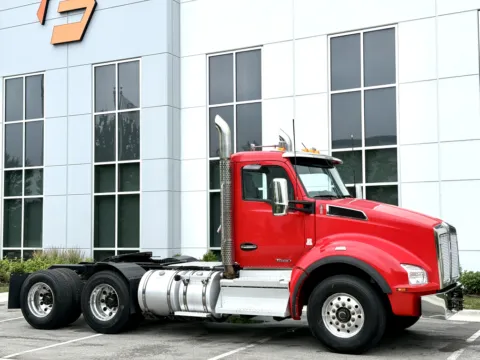 Photos of 2022 KENWORTH T880 for sale in New Lenox, IL at Forge Truck Centers - Illinois