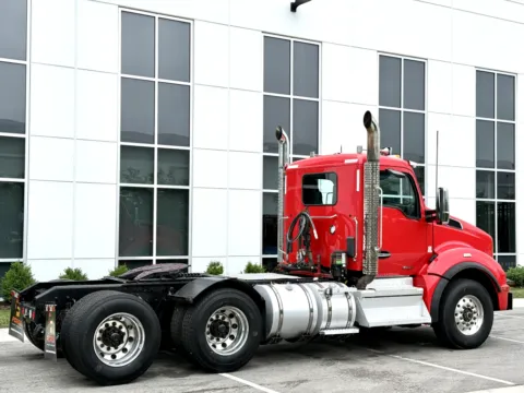 More photos of 2022 KENWORTH T880 at Forge Truck Centers - Illinois, IL