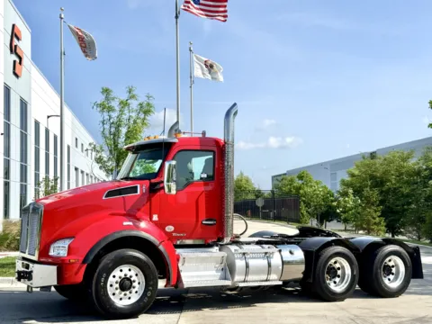 2022 KENWORTH T880 for sale in New Lenox, IL