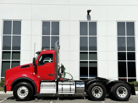 More photos of 2022 KENWORTH T880 at Forge Truck Centers - Illinois, IL