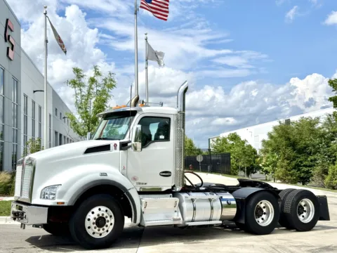 2022 KENWORTH T880 for sale in New Lenox, IL