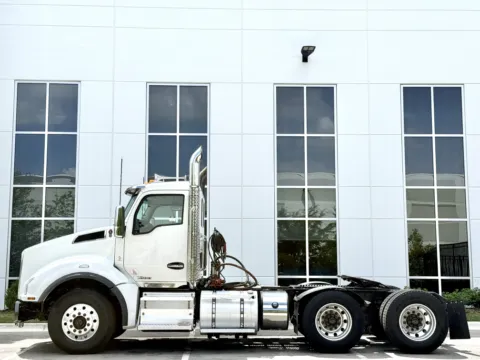 More photos of 2022 KENWORTH T880 at Forge Truck Centers - Illinois, IL