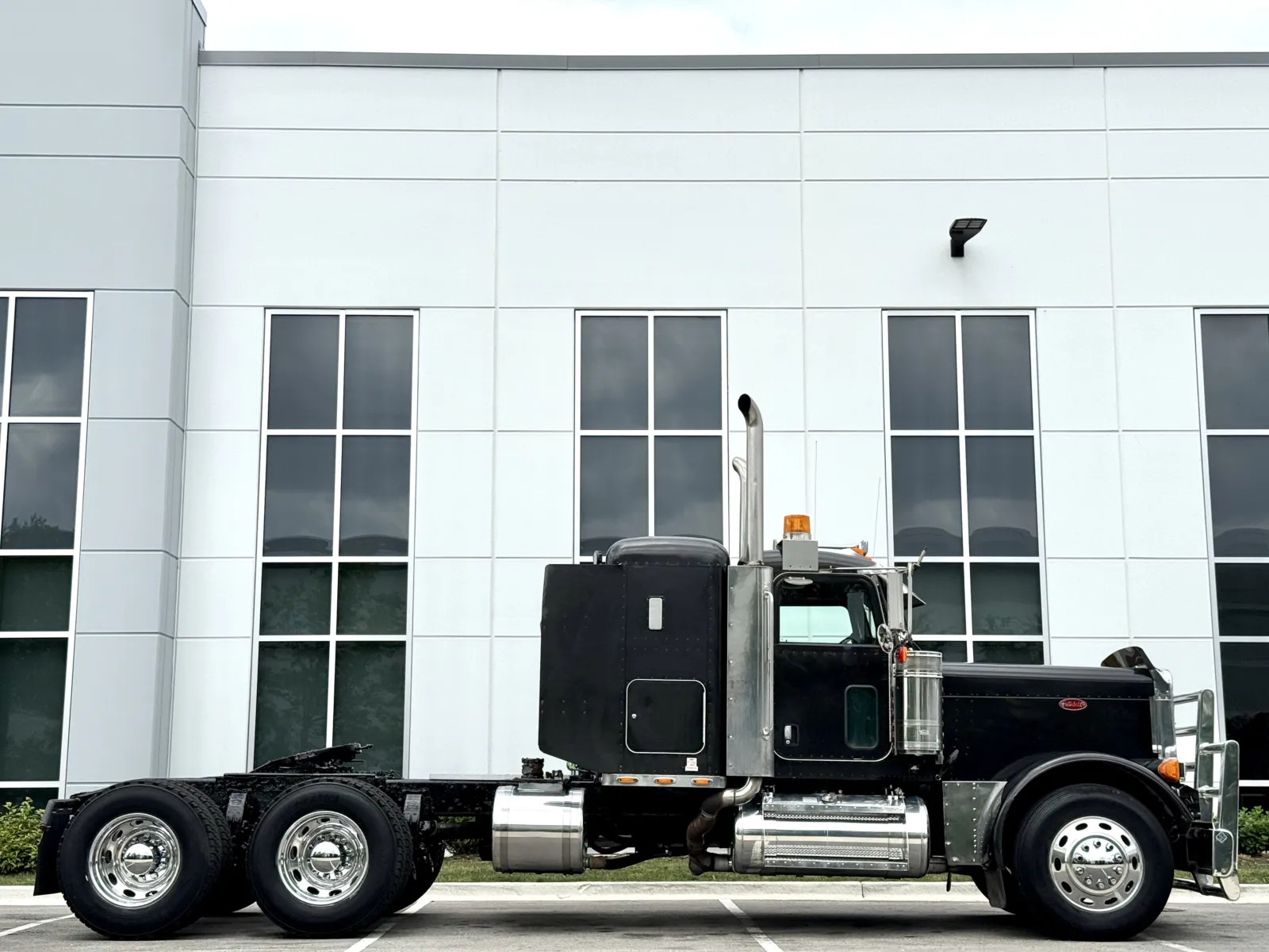2006 Peterbilt 379 in New Lenox, IL — photo 3