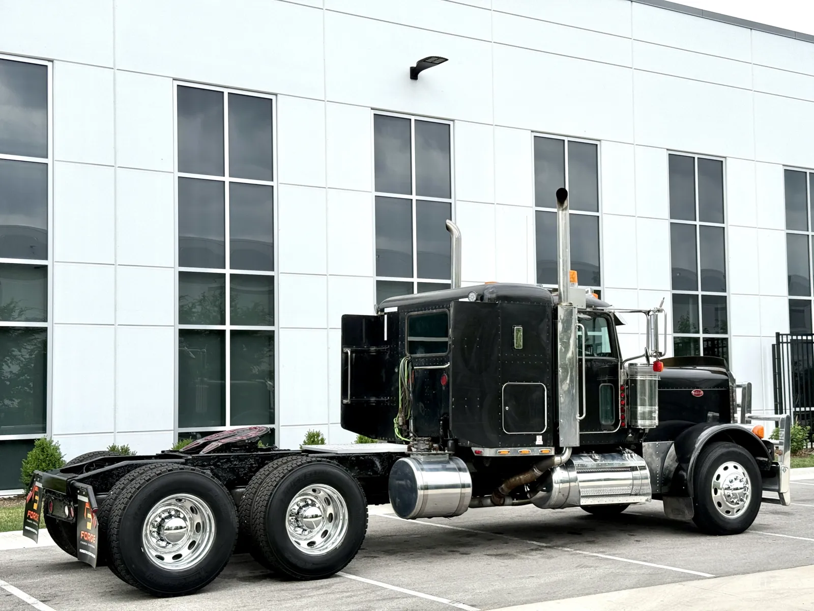 2006 Peterbilt 379 in New Lenox, IL — photo 5