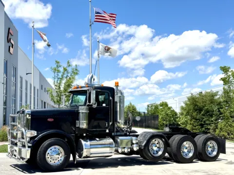 2009 PETERBILT 388 for sale in New Lenox, IL