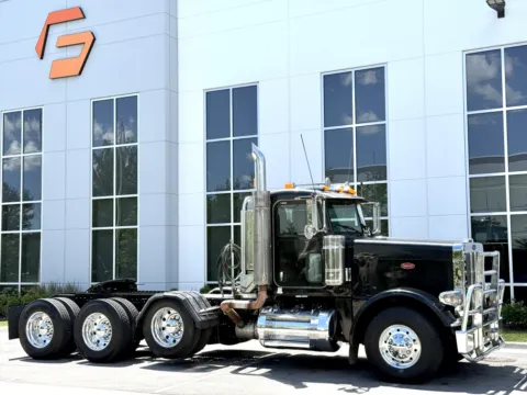 Photos of 2009 PETERBILT 388 for sale in New Lenox, IL at Forge Truck Centers - Illinois