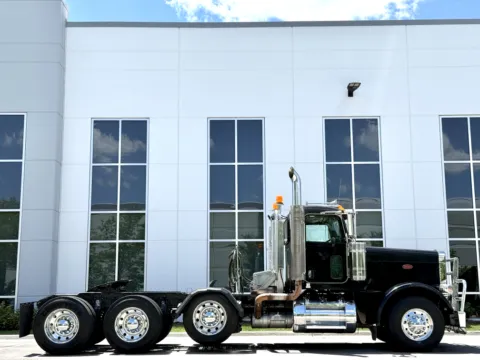 Another view of 2009 PETERBILT 388 for sale in New Lenox, IL at Forge Truck Centers - Illinois