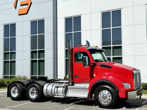 Photos of 2022 KENWORTH T880 for sale in New Lenox, IL at Forge Truck Centers - Illinois