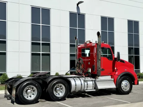 More photos of 2022 KENWORTH T880 at Forge Truck Centers - Illinois, IL
