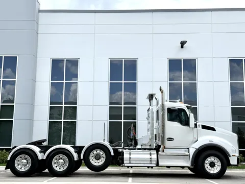 Another view of 2020 KENWORTH T880 for sale in New Lenox, IL at Forge Truck Centers - Illinois