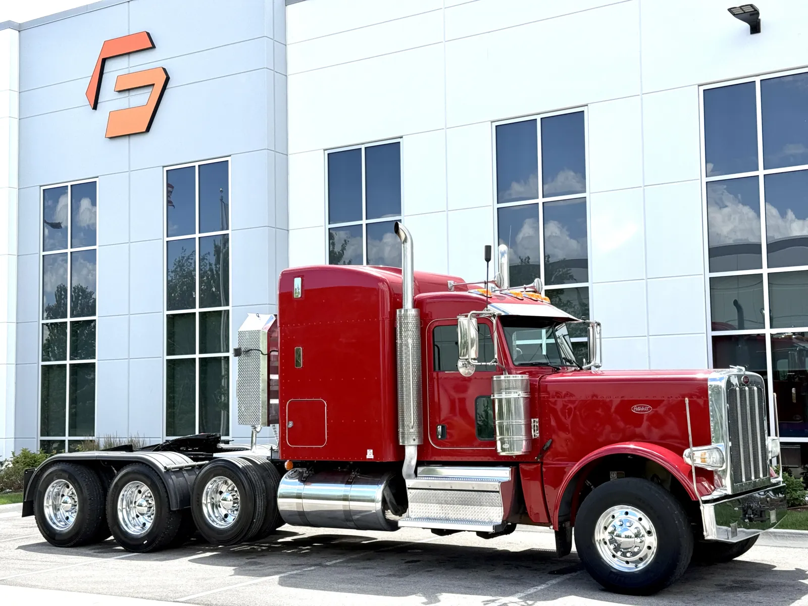 2019 Peterbilt 389 in New Lenox, IL — photo 2