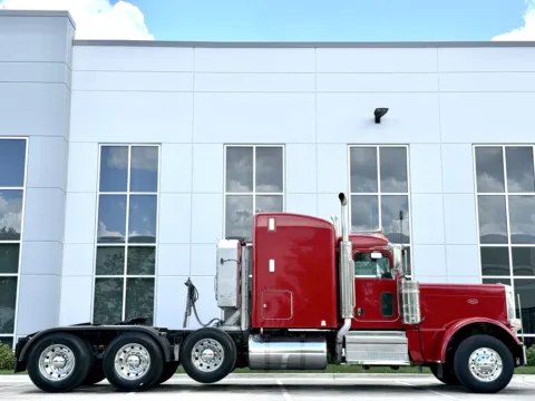 Another view of 2019 PETERBILT 389 for sale in New Lenox, IL at Forge Truck Centers - Illinois