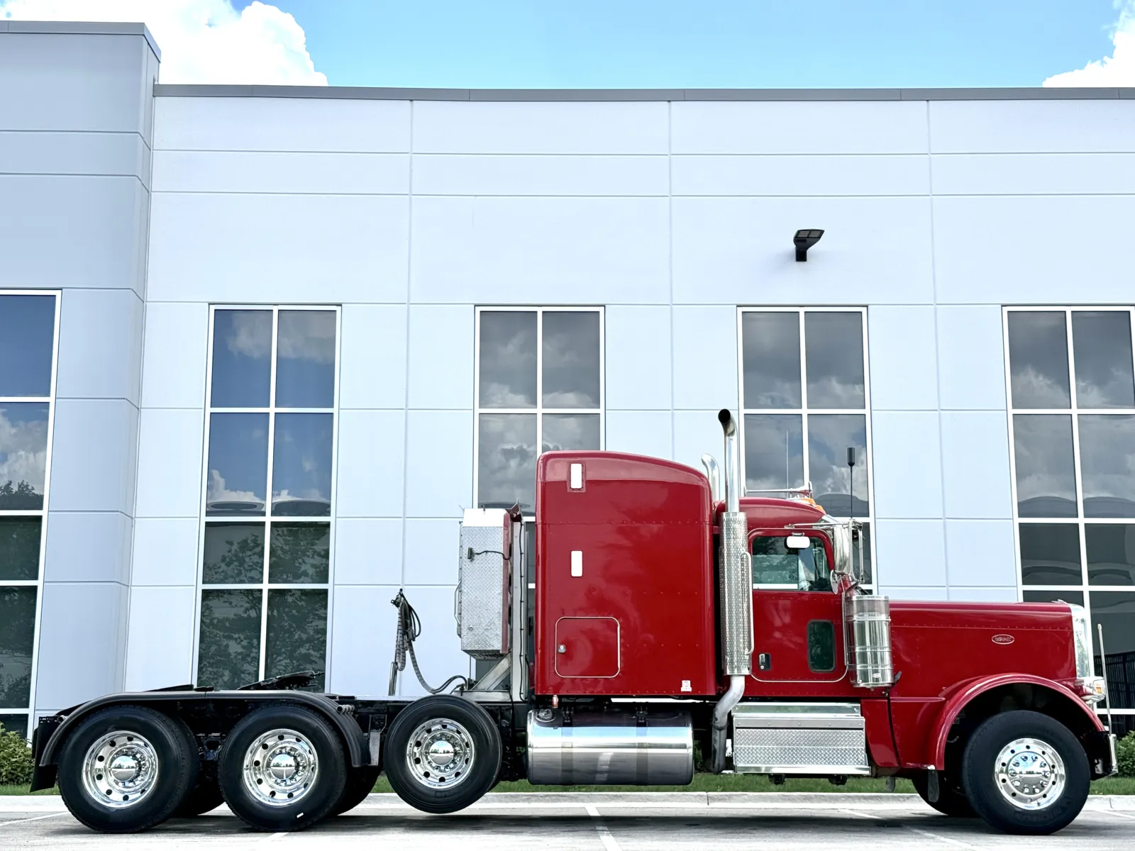 2019 Peterbilt 389 in New Lenox, IL — photo 3