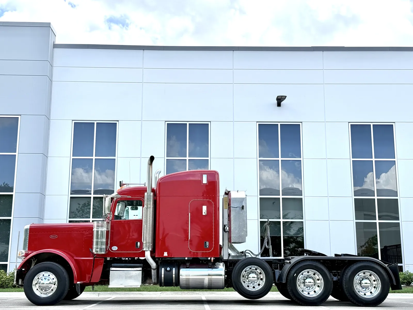 2019 Peterbilt 389 in New Lenox, IL — photo 4