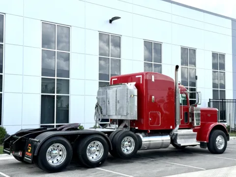 More photos of 2019 PETERBILT 389 at Forge Truck Centers - Illinois, IL