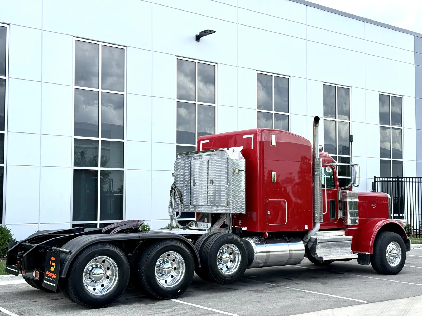 2019 Peterbilt 389 in New Lenox, IL — photo 5