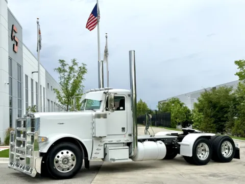 2018 PETERBILT 389 for sale in New Lenox, IL