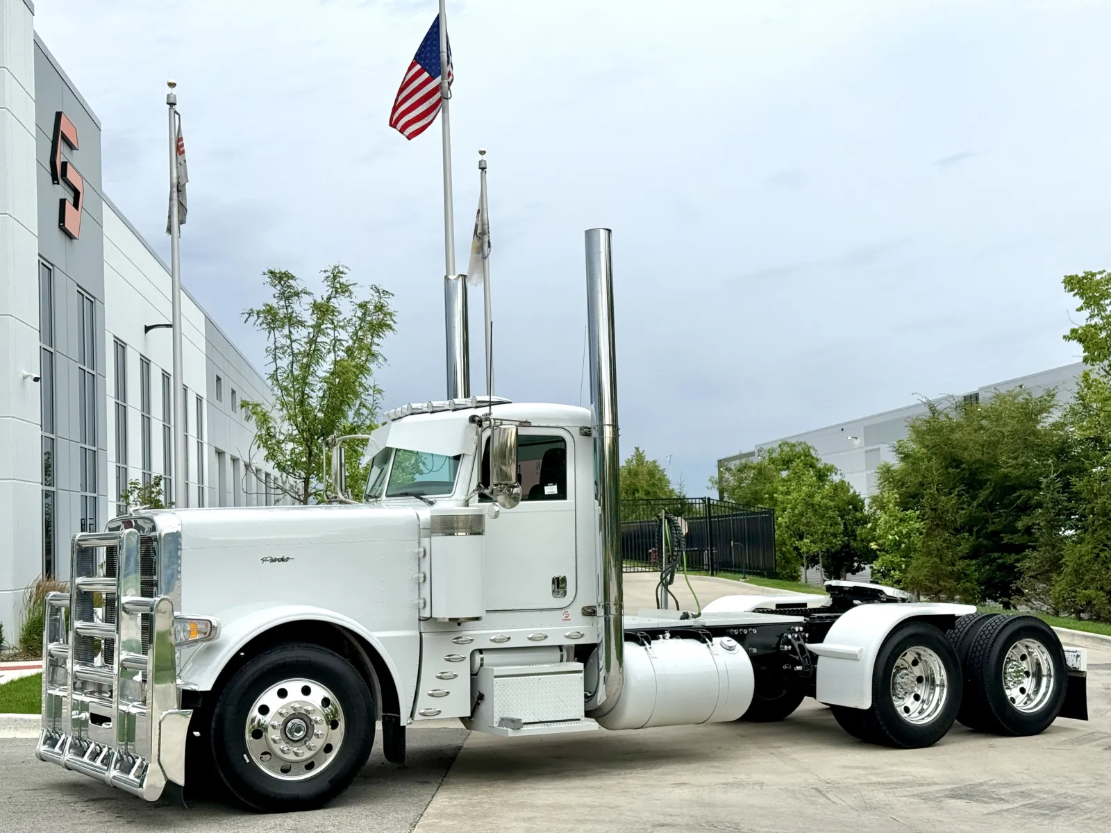 2018 PETERBILT 389 for sale in New Lenox, IL