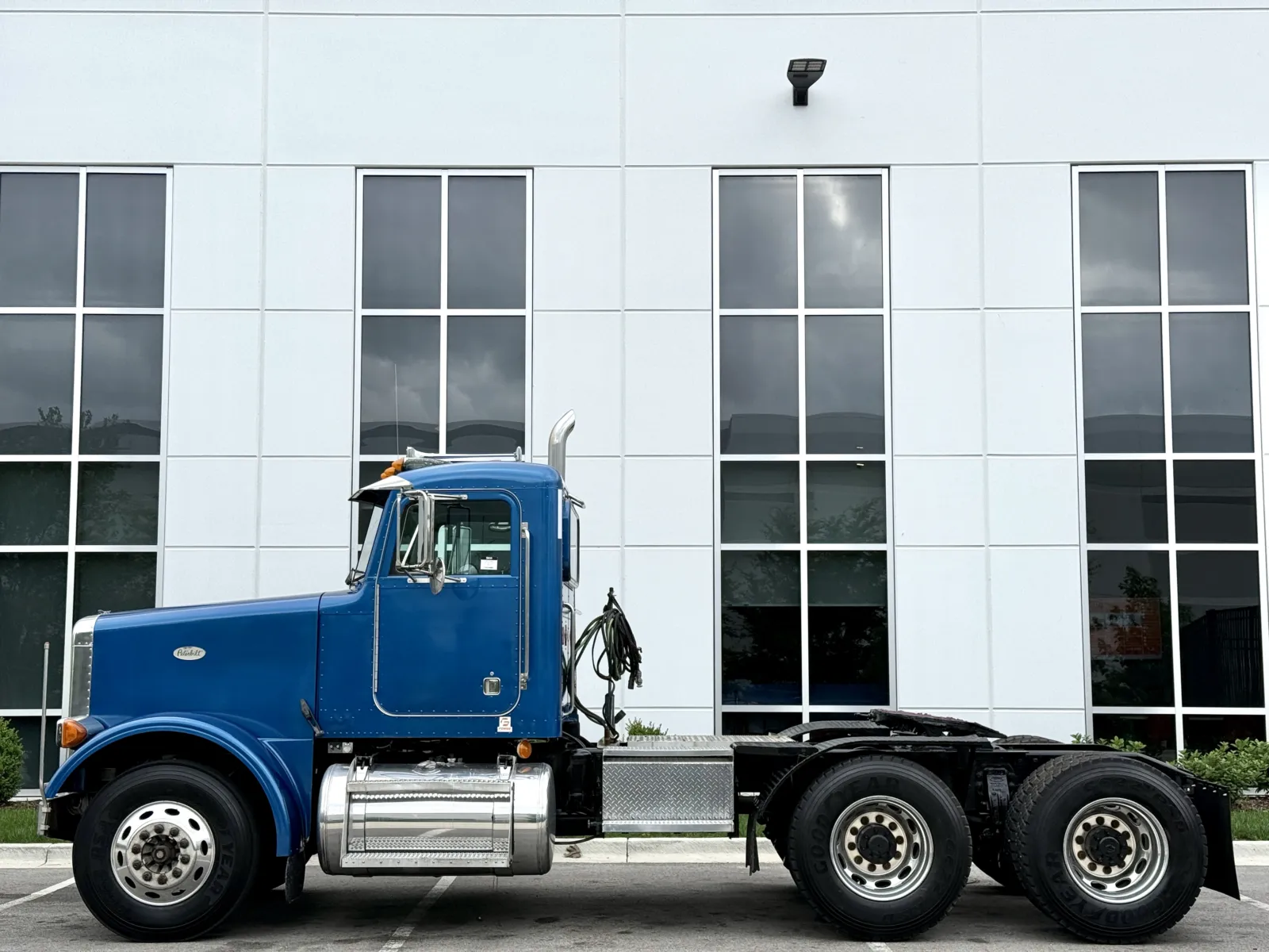 1998 Peterbilt in New Lenox, IL — photo 4