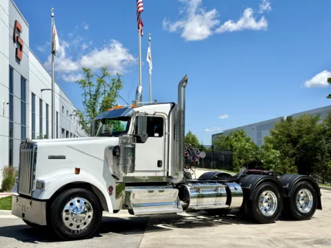 2023 KENWORTH W900 for sale in New Lenox, IL