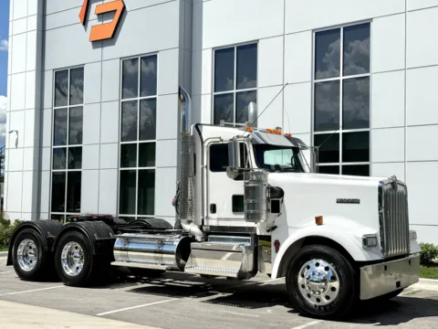 Photos of 2023 KENWORTH W900 for sale in New Lenox, IL at Forge Truck Centers - Illinois