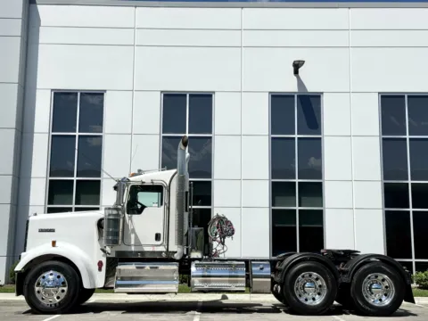 More photos of 2023 KENWORTH W900 at Forge Truck Centers - Illinois, IL