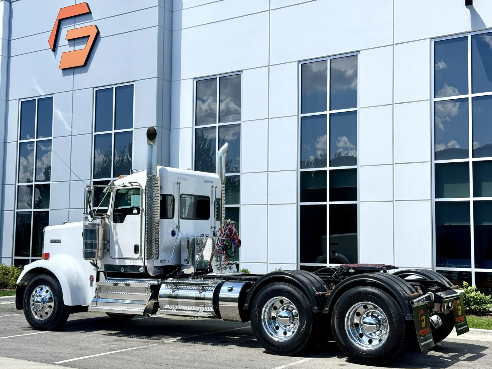 2023 Kenworth W900 in New Lenox, IL — photo 6
