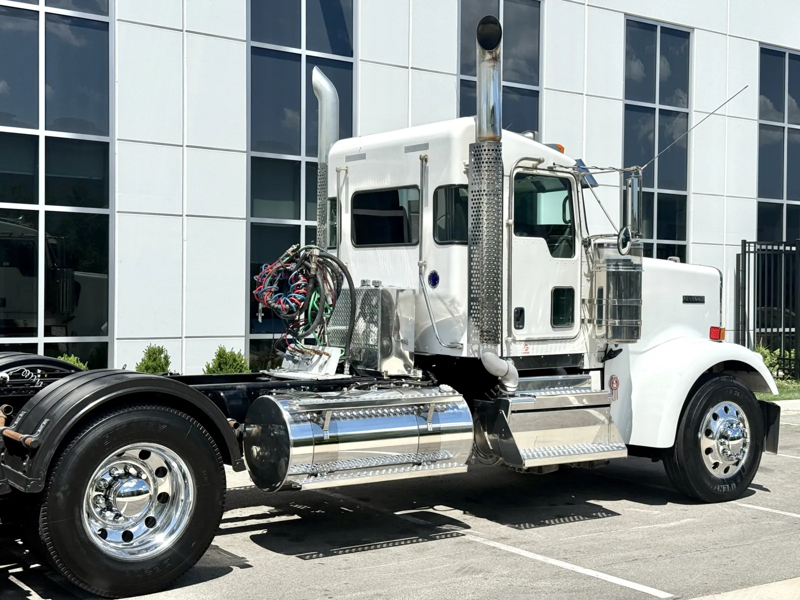 2023 Kenworth W900 in New Lenox, IL — photo 7
