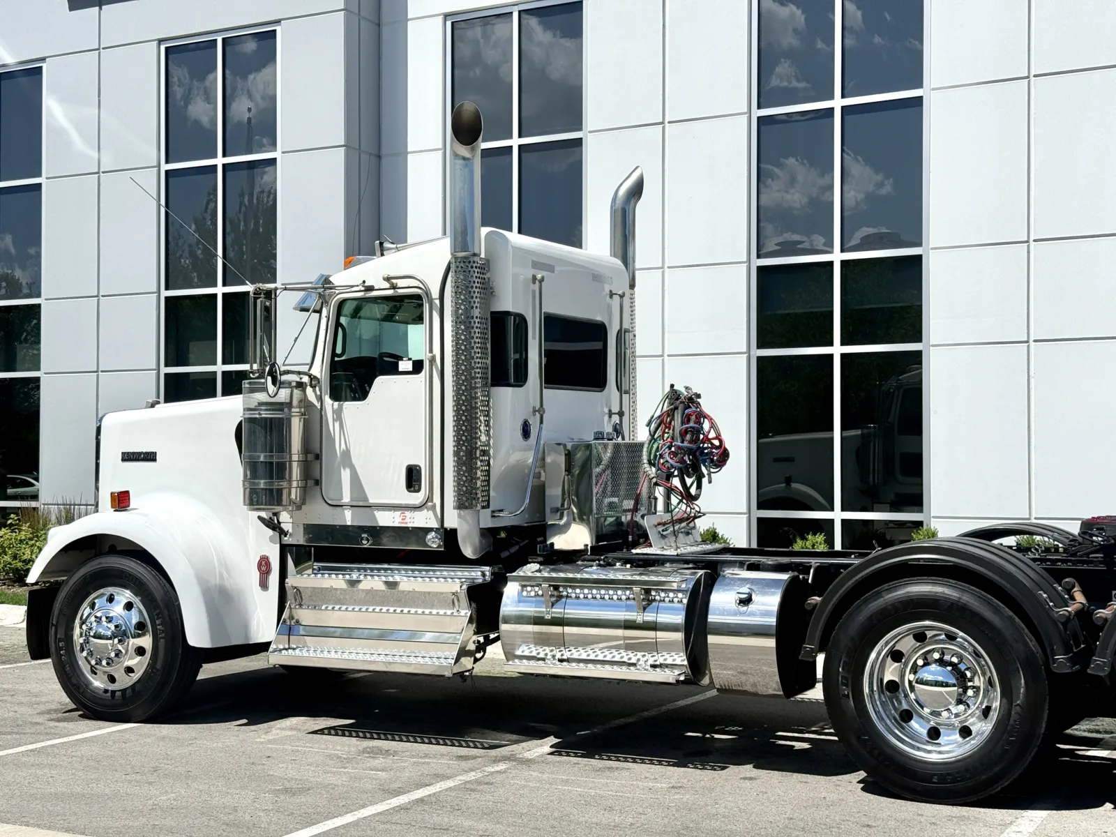 2023 Kenworth W900 in New Lenox, IL — photo 8