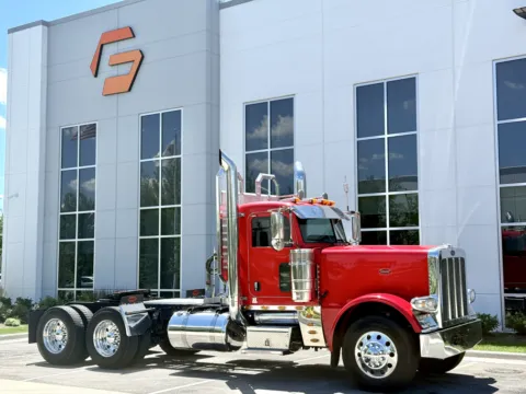 Photos of 2018 PETERBILT 389 for sale in New Lenox, IL at Forge Truck Centers - Illinois