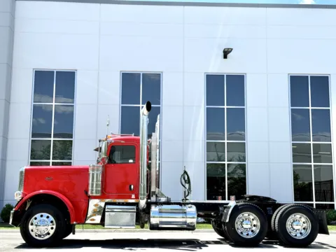 More photos of 2018 PETERBILT 389 at Forge Truck Centers - Illinois, IL