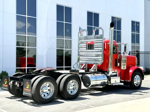 More photos of 2018 PETERBILT 389 at Forge Truck Centers - Illinois, IL