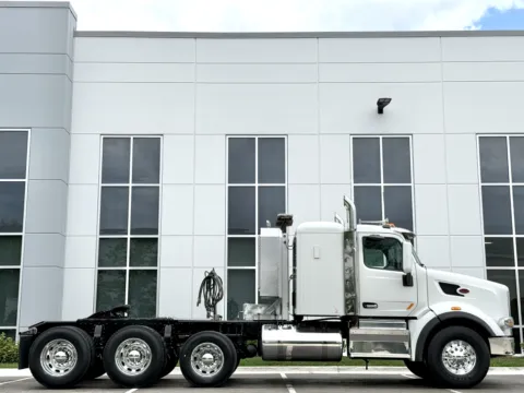Another view of 2015 PETERBILT 567 for sale in New Lenox, IL at Forge Truck Centers - Illinois
