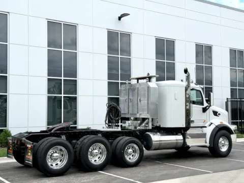 More photos of 2015 PETERBILT 567 at Forge Truck Centers - Illinois, IL