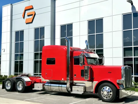 Photos of 2020 PETERBILT 389 for sale in New Lenox, IL at Forge Truck Centers - Illinois