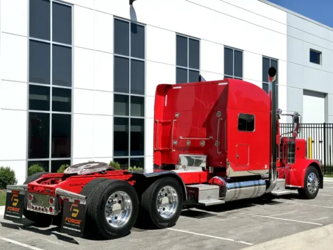 More photos of 2020 PETERBILT 389 at Forge Truck Centers - Illinois, IL