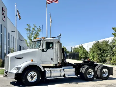 2007 KENWORTH T800 for sale in New Lenox, IL