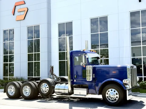 Photos of 2014 PETERBILT 389 for sale in New Lenox, IL at Forge Truck Centers - Illinois