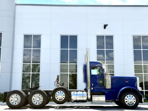 Another view of 2014 PETERBILT 389 for sale in New Lenox, IL at Forge Truck Centers - Illinois