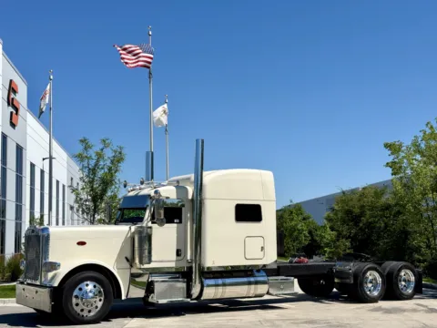 2015 PETERBILT 389 for sale in New Lenox, IL