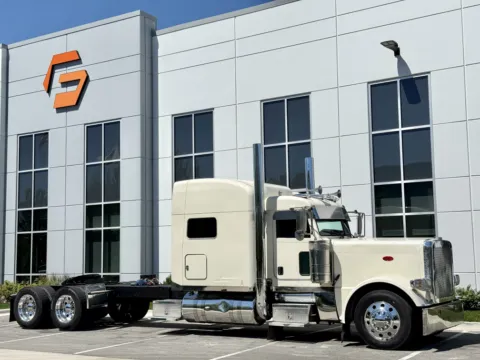 Photos of 2015 PETERBILT 389 for sale in New Lenox, IL at Forge Truck Centers - Illinois