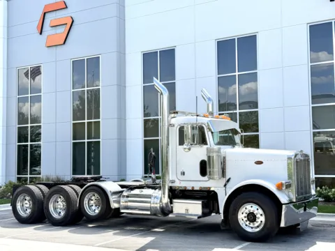 Photos of 2000 PETERBILT 379 for sale in New Lenox, IL at Forge Truck Centers - Illinois