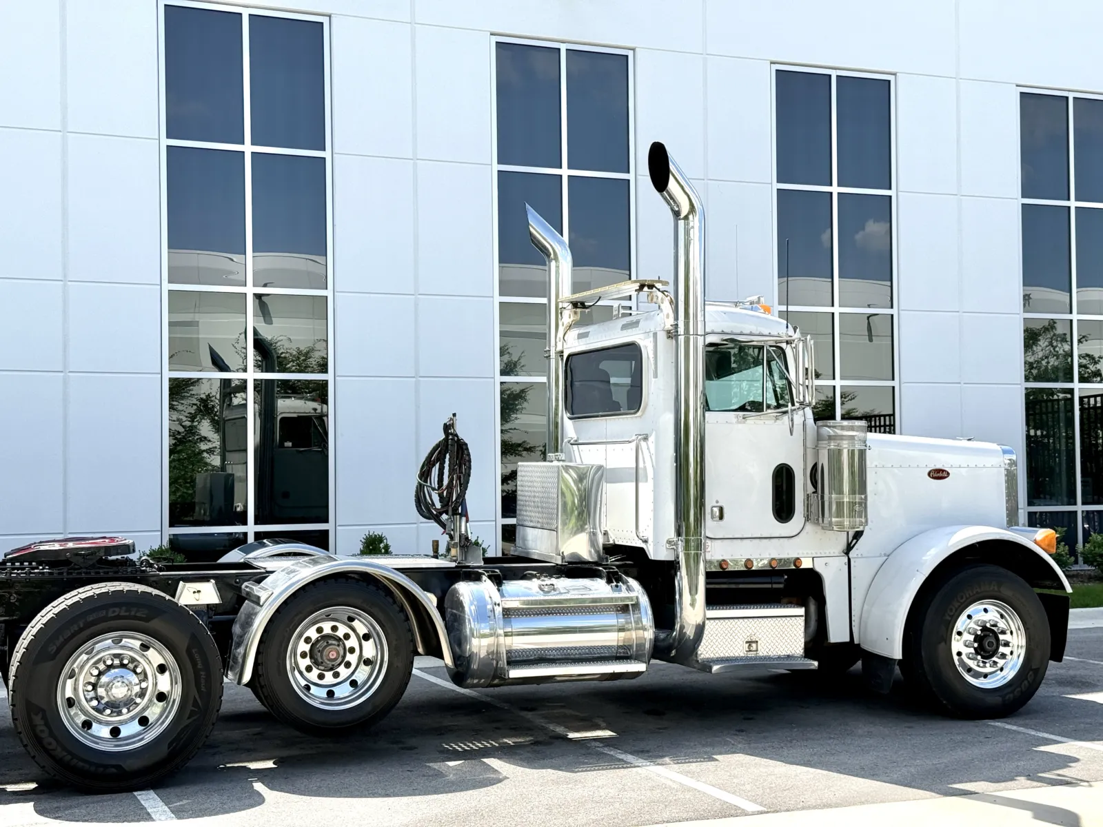 2000 Peterbilt 379 in New Lenox, IL — photo 7